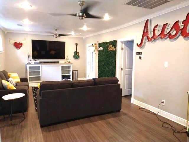 1915 Canterbury ST, Austin, TX 78702