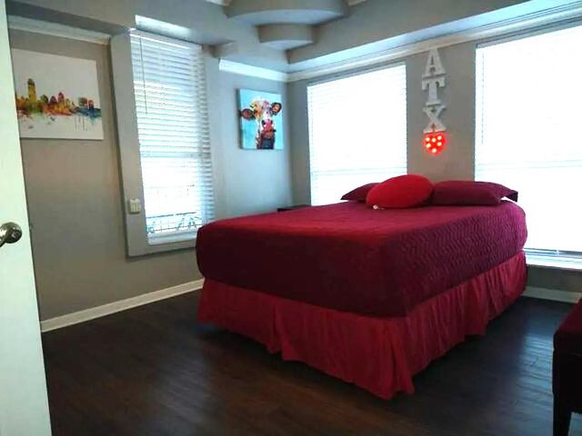 1915 Canterbury ST, Austin, TX 78702