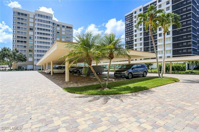 15 Bluebill AVE 805, Naples, FL 34108