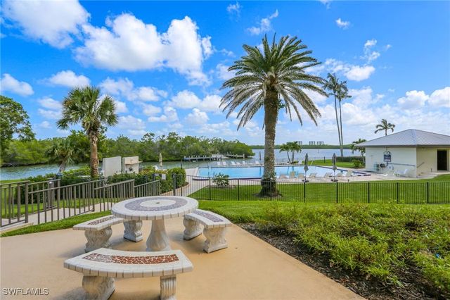 15 Bluebill AVE 805, Naples, FL 34108