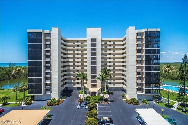 15 Bluebill AVE 805, Naples, FL 34108