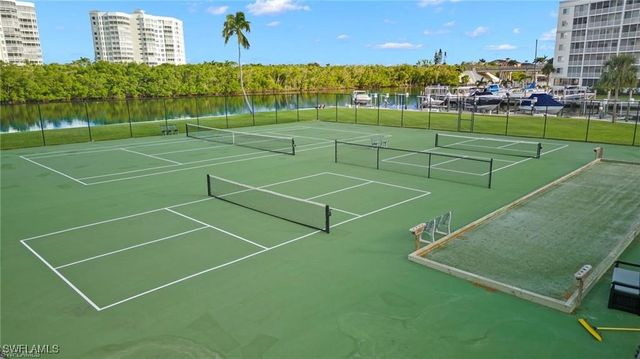 15 Bluebill AVE 805, Naples, FL 34108