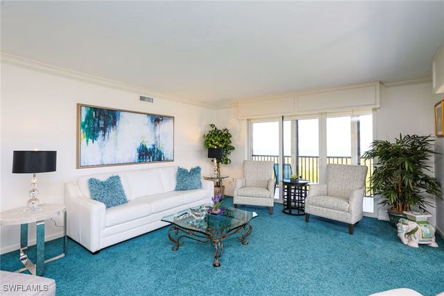 15 Bluebill AVE 805, Naples, FL 34108