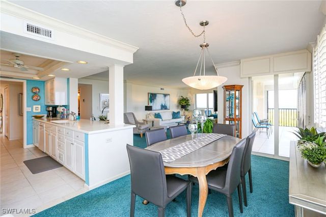 15 Bluebill AVE 805, Naples, FL 34108