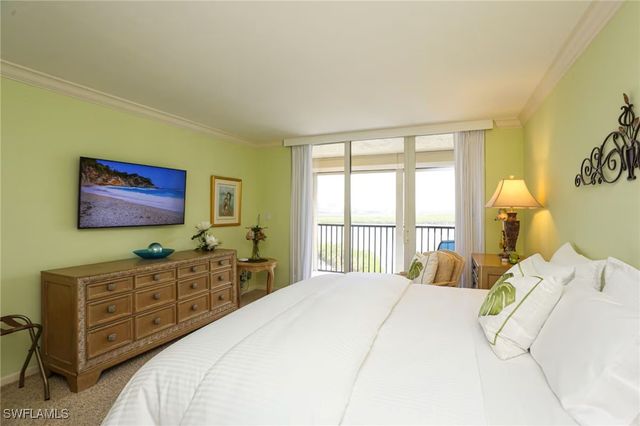 15 Bluebill AVE 805, Naples, FL 34108