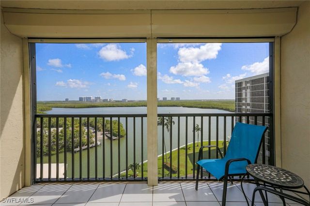 15 Bluebill AVE 805, Naples, FL 34108