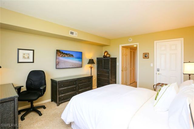 15 Bluebill AVE 805, Naples, FL 34108