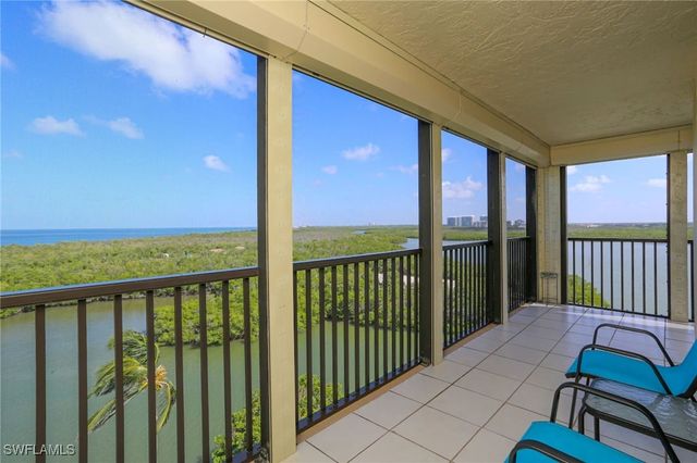 15 Bluebill AVE 805, Naples, FL 34108