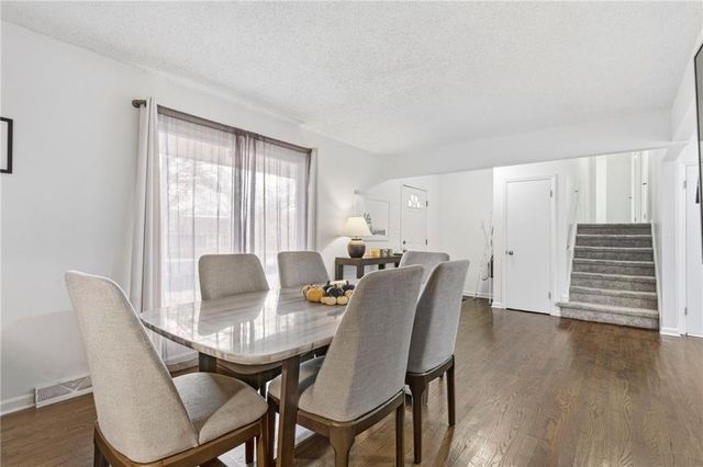 515 S Meadowbrook Lane, Olathe, KS 66062