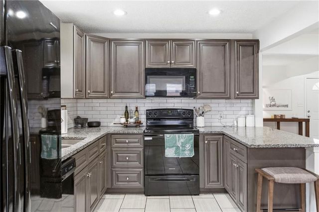 515 S Meadowbrook Lane, Olathe, KS 66062