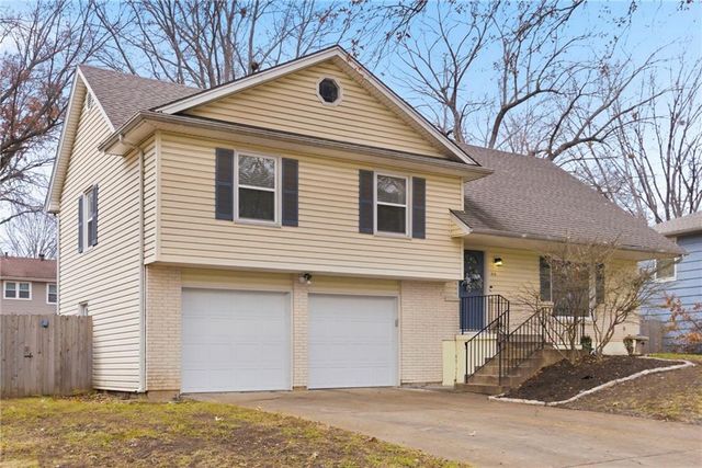 515 S Meadowbrook Lane, Olathe, KS 66062