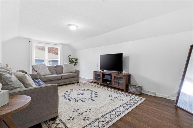 515 S Meadowbrook Lane, Olathe, KS 66062