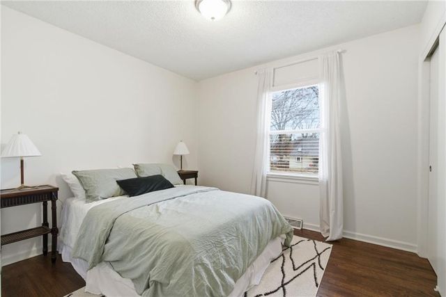 515 S Meadowbrook Lane, Olathe, KS 66062