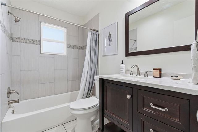 515 S Meadowbrook Lane, Olathe, KS 66062