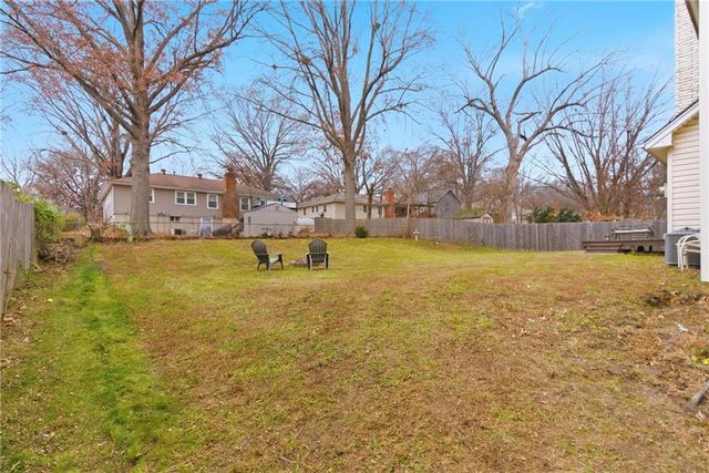 515 S Meadowbrook Lane, Olathe, KS 66062