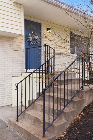 515 S Meadowbrook Lane, Olathe, KS 66062