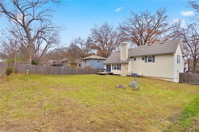 515 S Meadowbrook Lane, Olathe, KS 66062