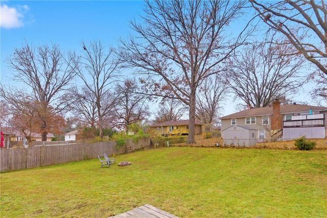 515 S Meadowbrook Lane, Olathe, KS 66062