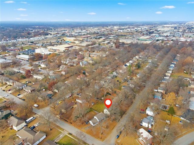 515 S Meadowbrook Lane, Olathe, KS 66062