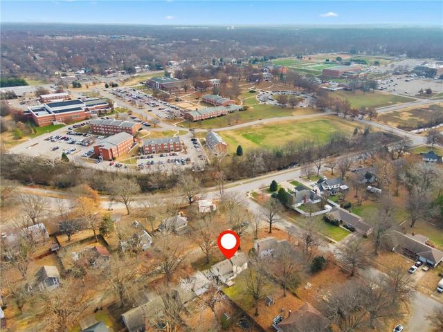 515 S Meadowbrook Lane, Olathe, KS 66062