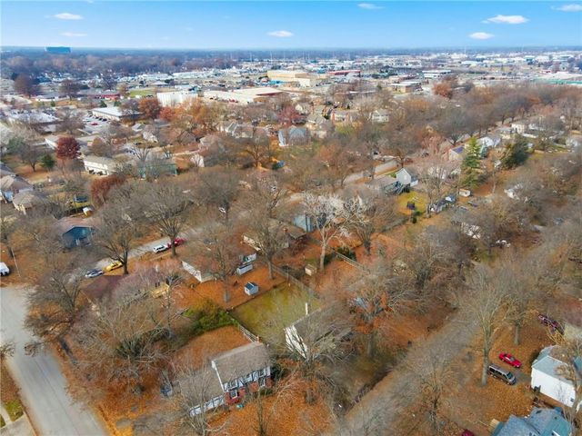 515 S Meadowbrook Lane, Olathe, KS 66062