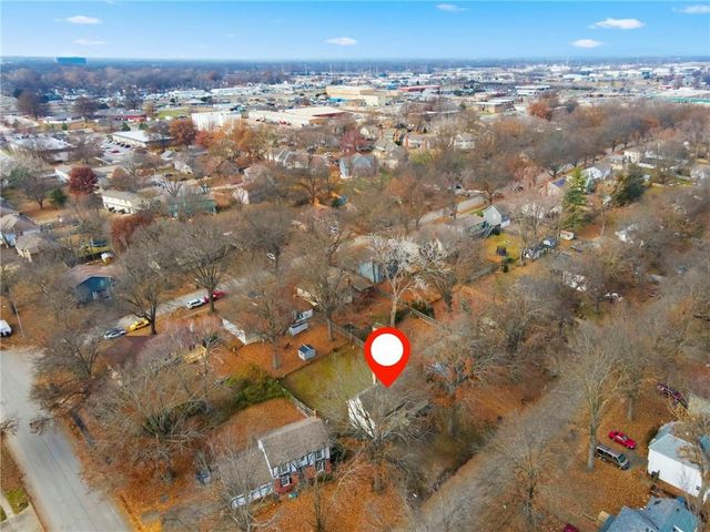 515 S Meadowbrook Lane, Olathe, KS 66062