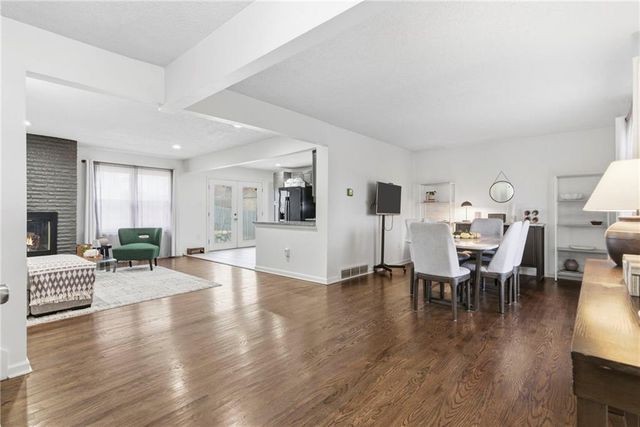 515 S Meadowbrook Lane, Olathe, KS 66062