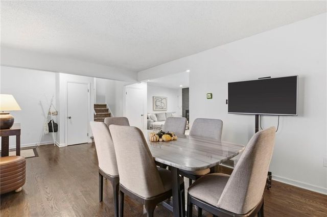 515 S Meadowbrook Lane, Olathe, KS 66062