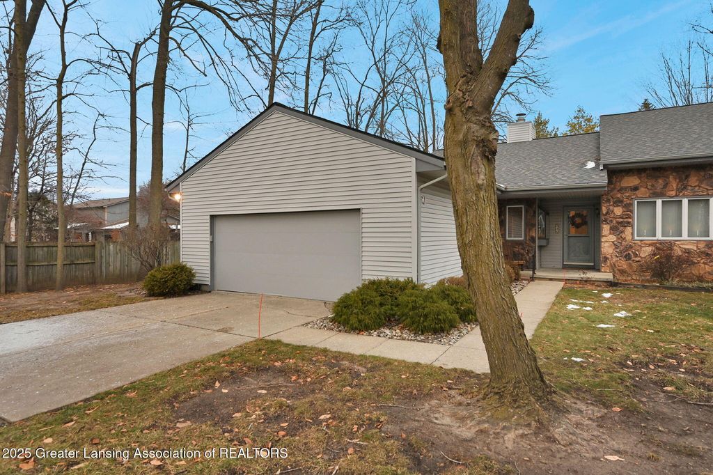 1102 Timbercreek Drive 50, Grand Ledge, MI 48837
