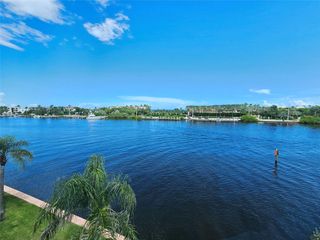 2772 NE 30th Ave 8D, Lighthouse Point, FL 33064