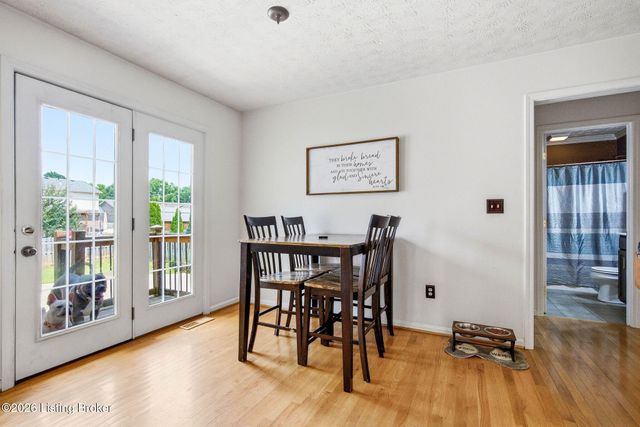 6303 Winding Stream Dr, Louisville, KY 40272