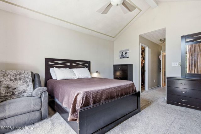 6303 Winding Stream Dr, Louisville, KY 40272