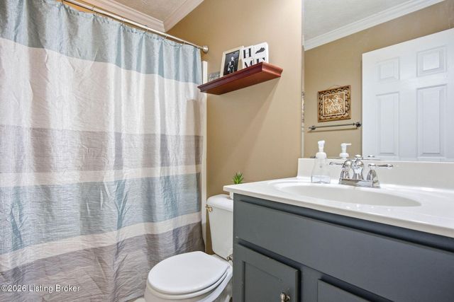 6303 Winding Stream Dr, Louisville, KY 40272