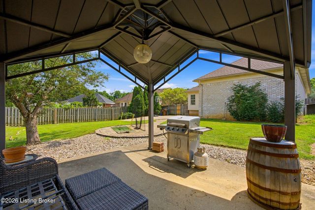 6303 Winding Stream Dr, Louisville, KY 40272