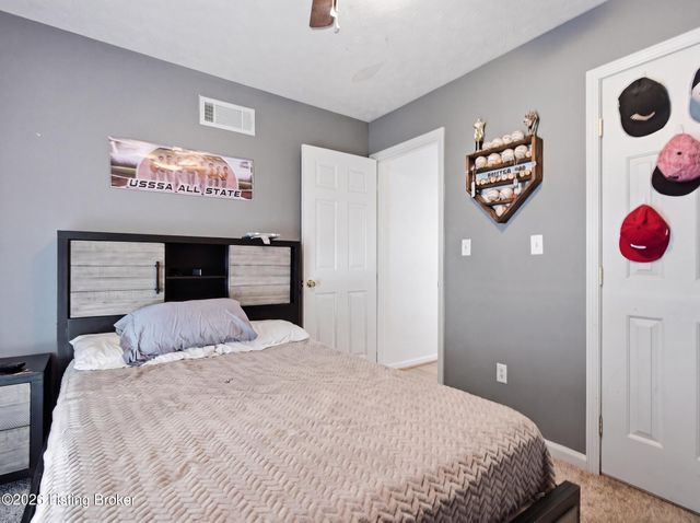 6303 Winding Stream Dr, Louisville, KY 40272
