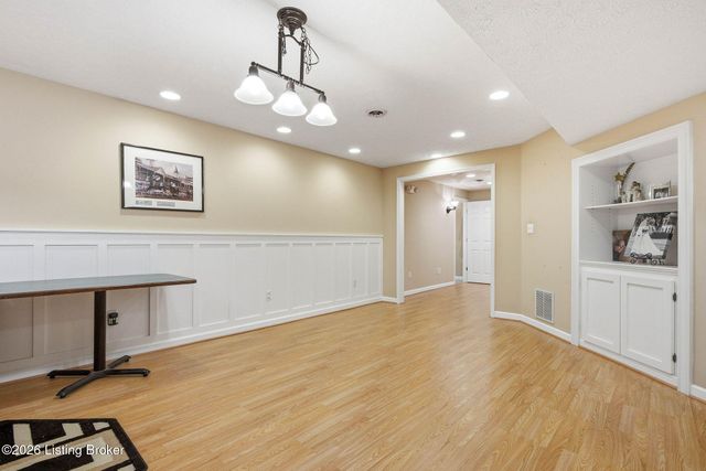 6303 Winding Stream Dr, Louisville, KY 40272