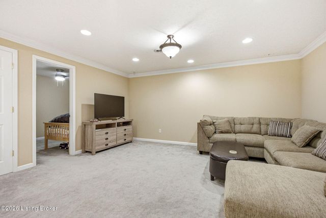6303 Winding Stream Dr, Louisville, KY 40272