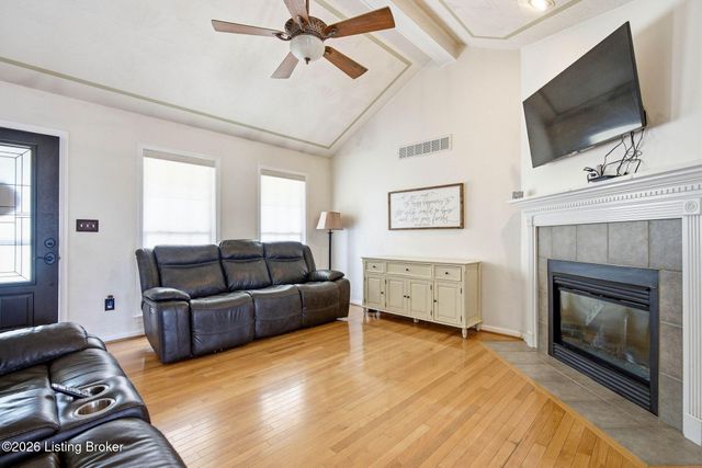 6303 Winding Stream Dr, Louisville, KY 40272