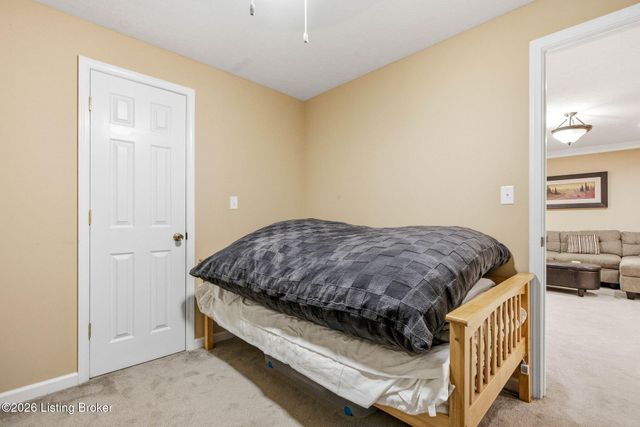 6303 Winding Stream Dr, Louisville, KY 40272