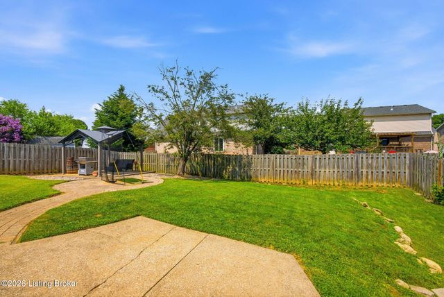 6303 Winding Stream Dr, Louisville, KY 40272