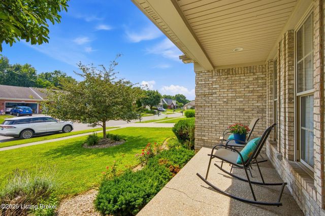 6303 Winding Stream Dr, Louisville, KY 40272