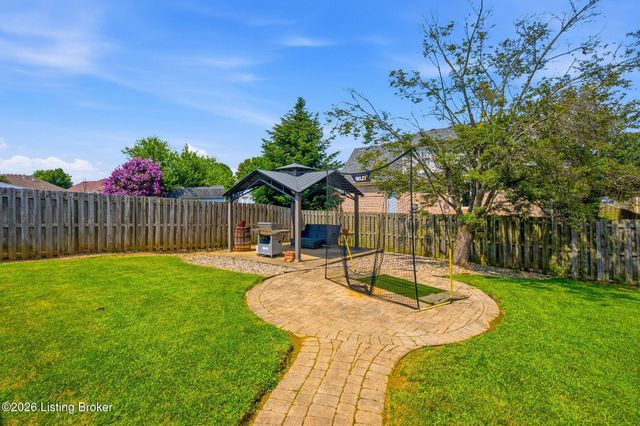 6303 Winding Stream Dr, Louisville, KY 40272