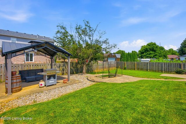 6303 Winding Stream Dr, Louisville, KY 40272