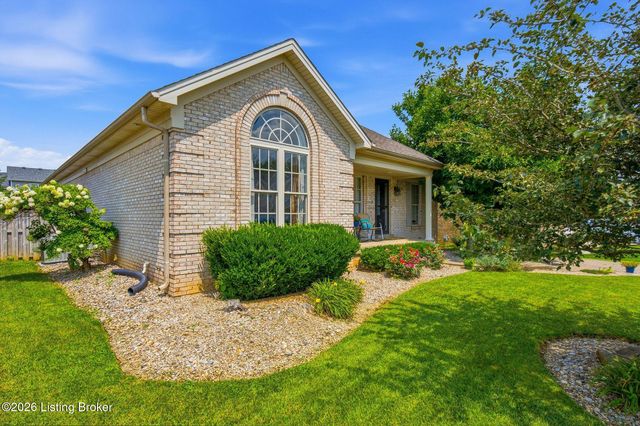 6303 Winding Stream Dr, Louisville, KY 40272