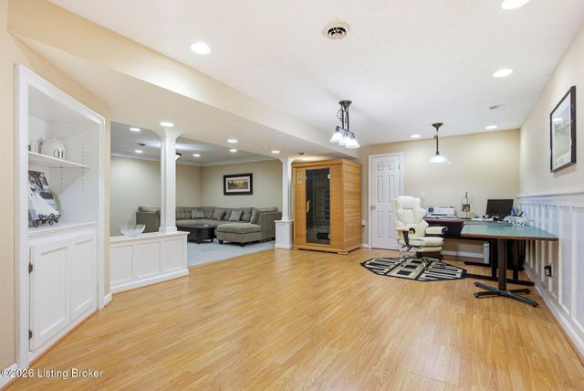 6303 Winding Stream Dr, Louisville, KY 40272