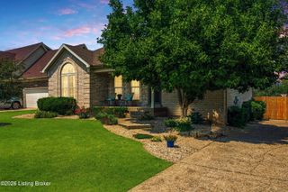 6303 Winding Stream Dr, Louisville, KY 40272