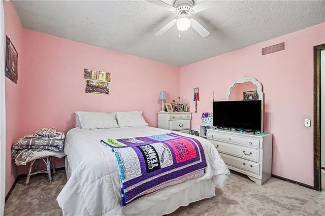 1109 S Catalpa Street, Savannah, MO 64485