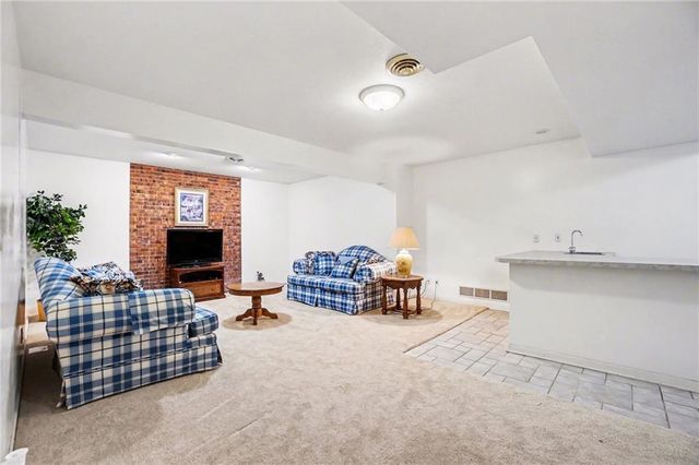 1109 S Catalpa Street, Savannah, MO 64485