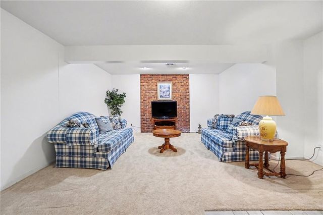 1109 S Catalpa Street, Savannah, MO 64485