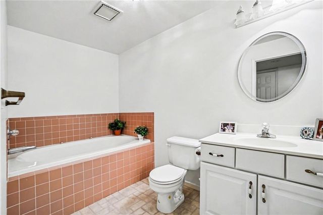 1109 S Catalpa Street, Savannah, MO 64485